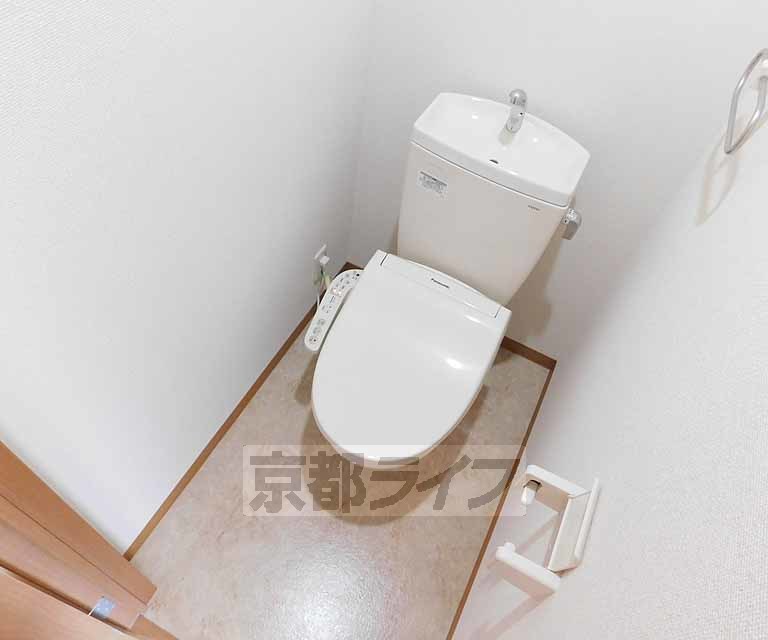 トイレ　ウォシュレットつき