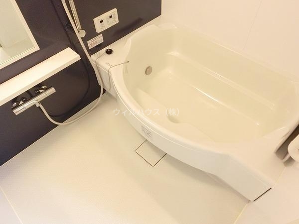 バス・シャワールーム　浴室乾燥機、追焚機能付の広々バスルーム！