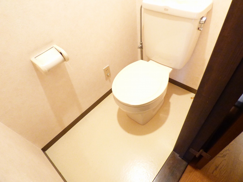 西武多摩川線 多磨駅 徒歩7分 2階建 築37年のトイレ写真