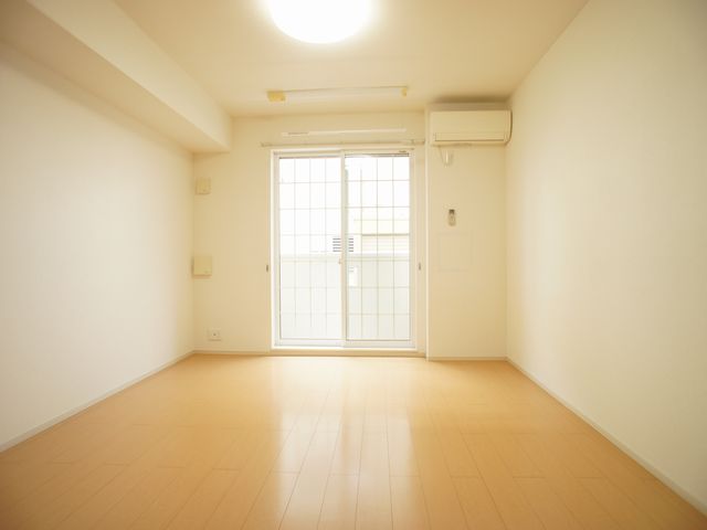 居室・リビング　快適に過ごせるエアコンが付いています♪