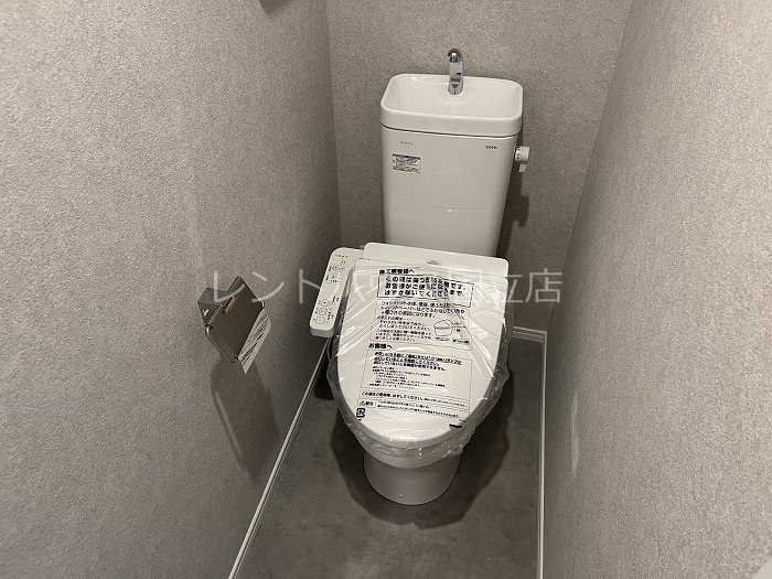 多摩都市モノレール 柴崎体育館駅 徒歩12分 3階建 築1年のトイレ写真
