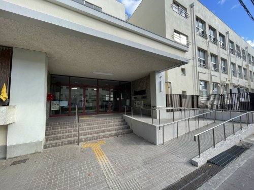小学校　大阪市立高殿南小学校（小学校）まで238m