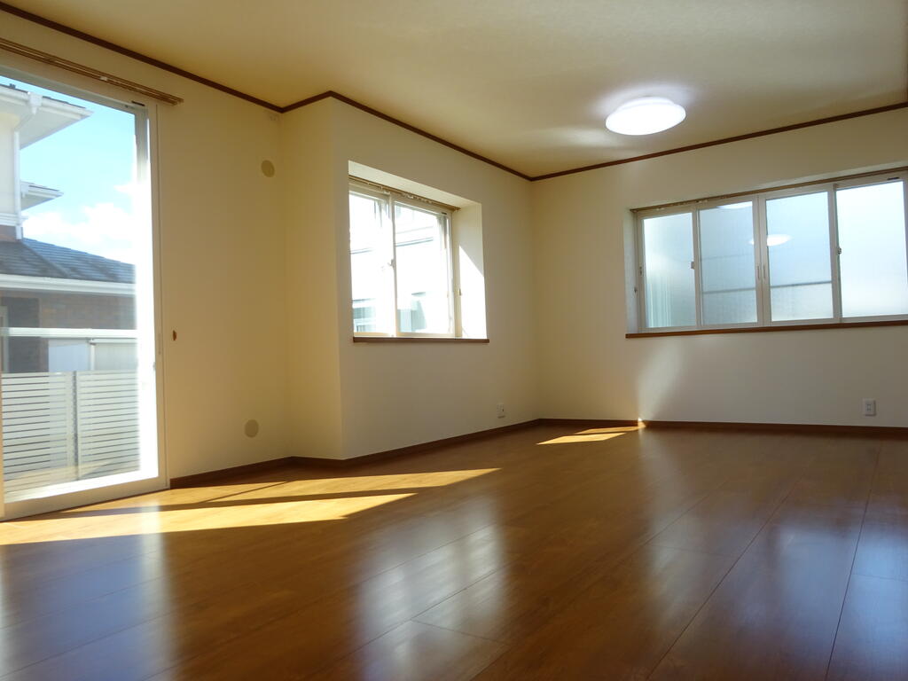 南吉成4丁目貸家の居間写真