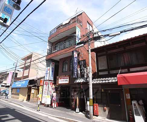 建物外観　京町通沿いの大変便利な場所です。