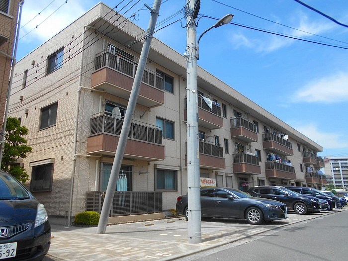ＪＲ中央線 立川駅 バス乗車時間：15分 最寄りバス停で下車 徒歩3分 築20年
