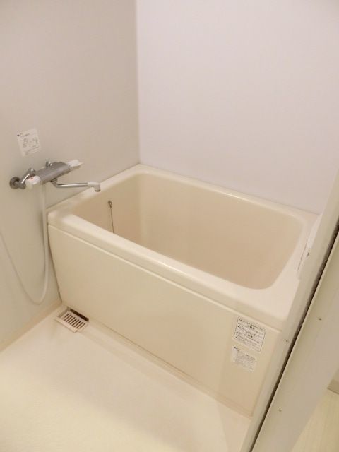 バス・シャワールーム　浴室乾燥機能付きのお風呂。