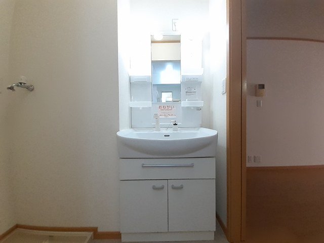 洗面設備　コンパクトで使いやすい洗面所