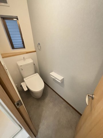 南久宝寺2丁目戸建のトイレ写真
