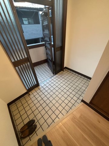 南久宝寺2丁目戸建の玄関写真