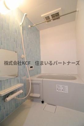 バス・シャワールーム　落ち着いた空間のお風呂です
