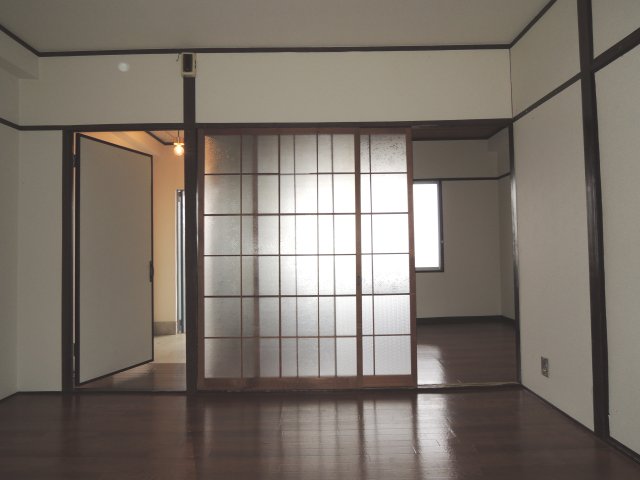 その他部屋・スペース　この写真は同マンションの他のお部屋のものです