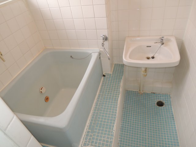 洗面設備　この写真は同マンションの他のお部屋のものです