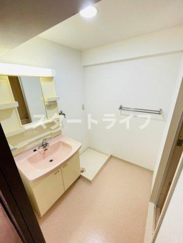 地下鉄御堂筋線 西中島南方駅 徒歩9分 7階建 築29年の内装写真