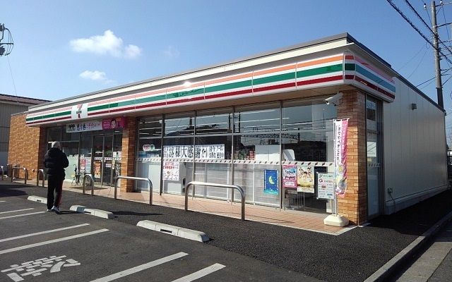 コンビニ　セブンイレブン（コンビニ）まで140m