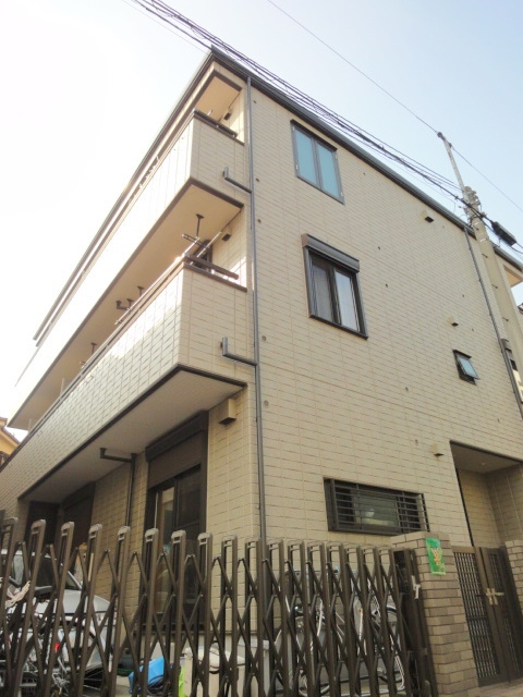 建物外観　★駅から近く、暗い道を通りません♪