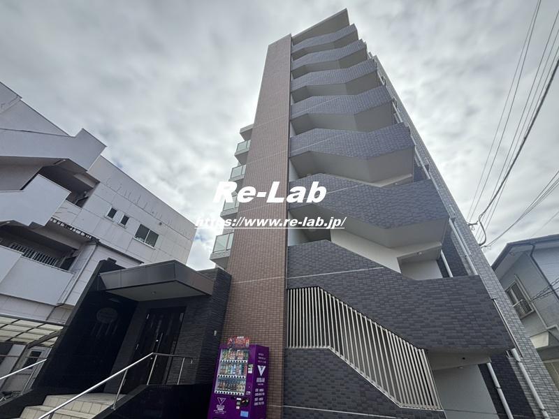 建物外観　部屋により床の色が異なります。