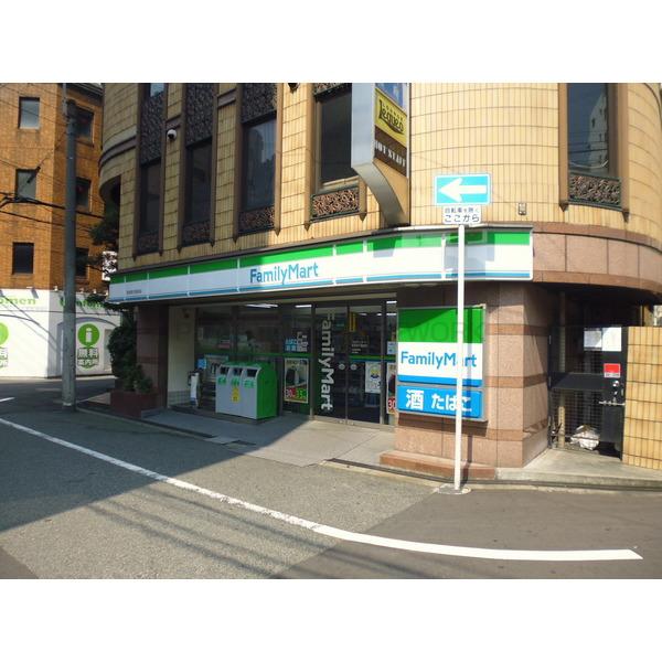 コンビニ　ファミリーマート阪急南方駅前店（コンビニ）まで214m
