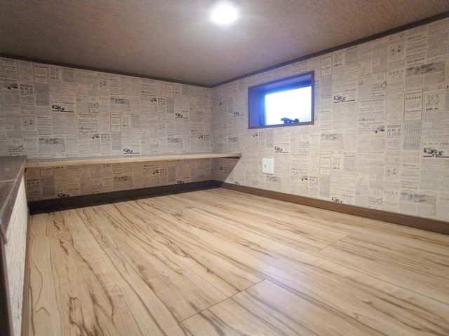 その他部屋・スペース　☆照明・窓付きの広いロフト☆