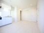居室・リビング　ＬＤＫ8.5帖　システムキッチン　クローゼット付　同仕様写真