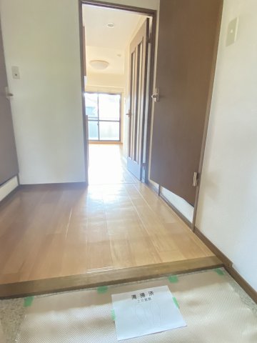 玄関　※203号室参考写真