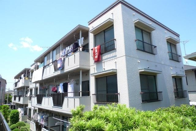 建物外観　日当たりの良いマンションですよ