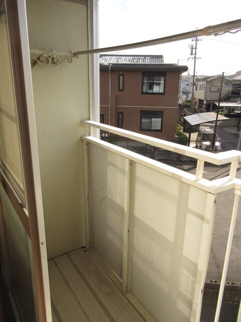 バルコニー　南西向きバルコニー、日当たり良好です。