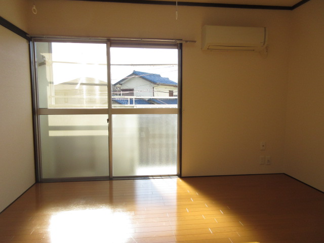 居室・リビング　南西向き明るい、2階のお部屋