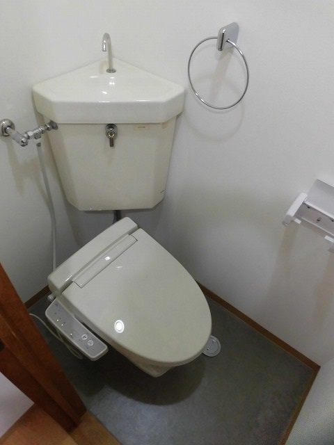 トイレ　温水洗浄便座機能付き