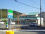 コンビニ　ファミリーマート高知介良店（コンビニ）まで709m