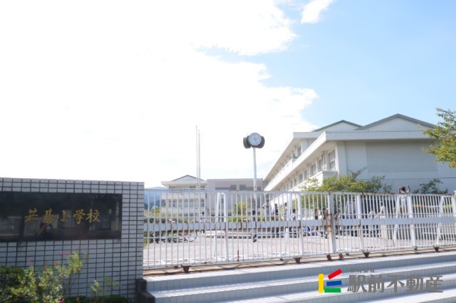 小学校　若基小学校（小学校）まで400m