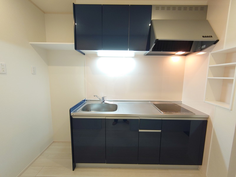 キッチン　キッチンはIH2口コンロ（グリル無し）です