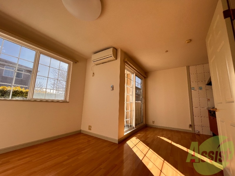 居室・リビング　リビングはコチラです。南向きなので、日当たり良好ですよ。