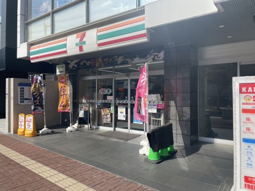コンビニ　セブンイレブン　近鉄大和八木駅北口店（コンビニ）まで165m