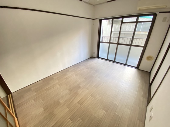 居室・リビング　※別号室の写真です