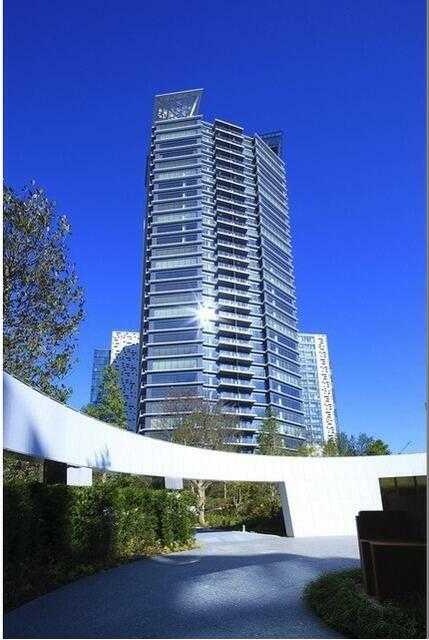 コンフォリア新宿イーストサイドタワーの外観