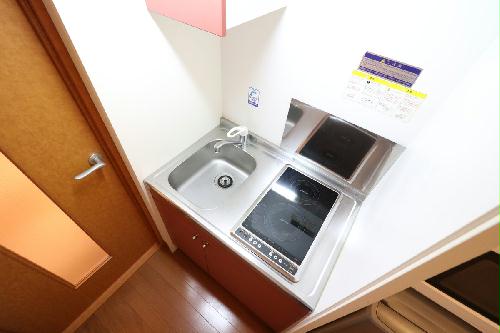 キッチン　お掃除らくらくの２口ラジエントヒーターを採用