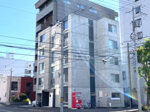 札幌市北区北十四条西のマンションの建物外観