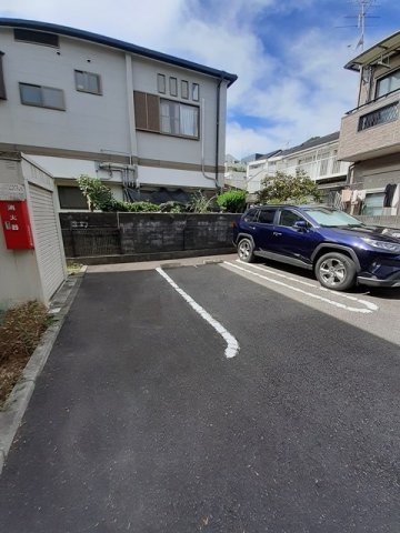 【ミール西町の駐車場】