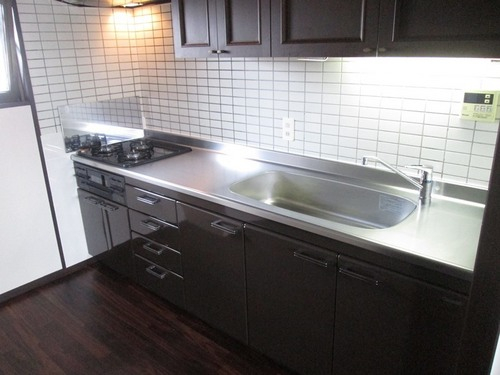 キッチン　コンパクトなキッチンで掃除もラクラク