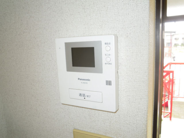 セキュリティ　TVモニタ付きドアフォンが付いてます。