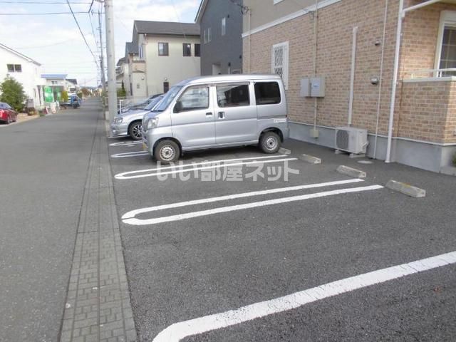 【ブライトヒルズの駐車場】