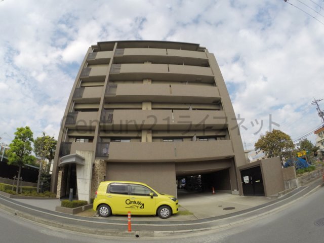 池田市宇保町のマンションの建物外観