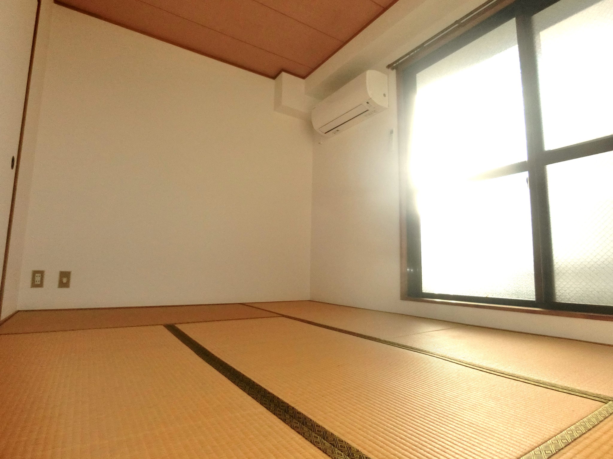 洗面設備　収納を完備した明るい和室のベッドルームです☆