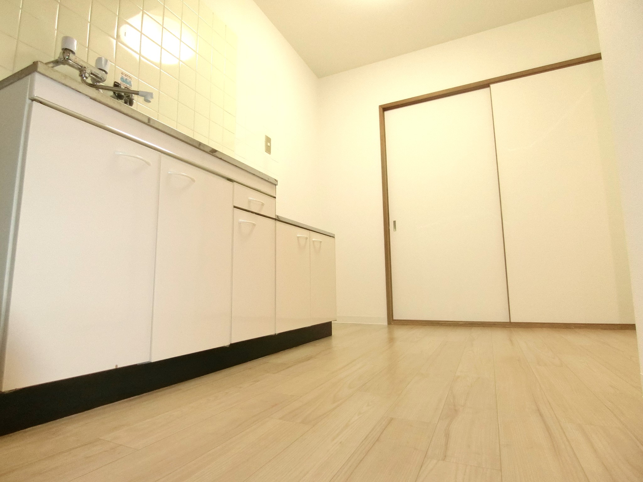 居室・リビング　少し広めのキッチンです☆