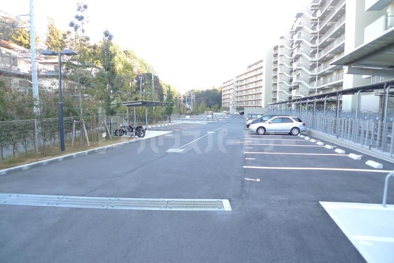 【柏市柏のマンションの駐車場】