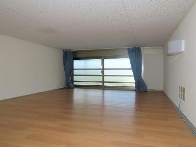 収納　ロフトにはカーテンや電気、コンセントもあります