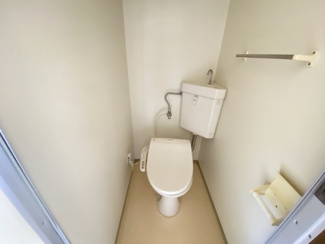 トイレ　写真は別号室のものです。