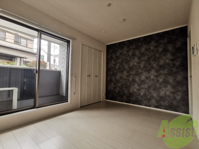 居室・リビング　６．３帖の洋室です。アクセントクロスがお洒落ですよ！