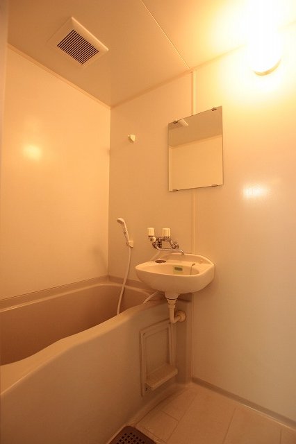 バス・シャワールーム　同物件別号室