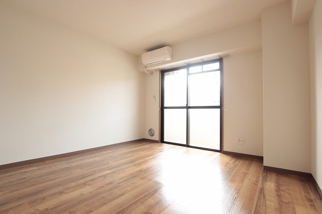 居室・リビング　同物件別号室